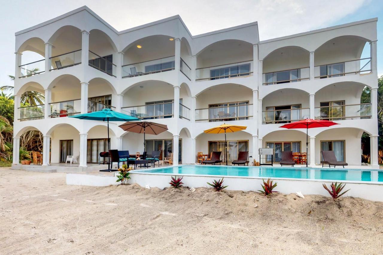 Blue Water Beach Villas San Pedro  Eksteriør billede